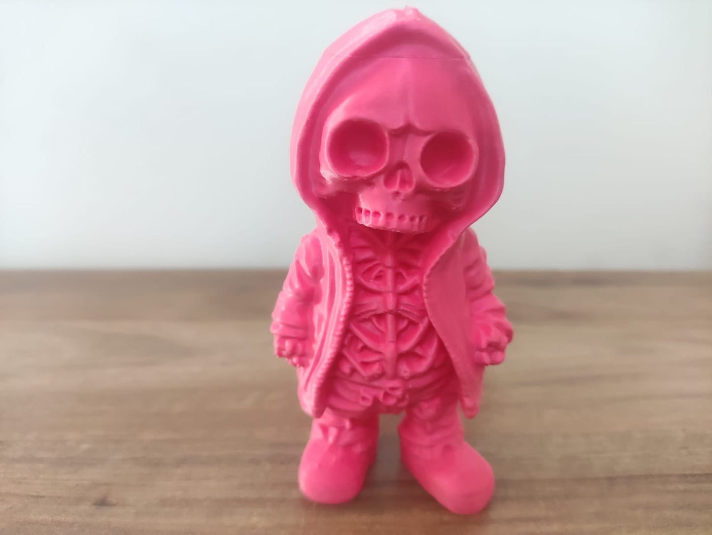 Pembe İskeletor Figürlü Raf Süsü – Karakterli ve Farklı Bir Dokunuş (13 cm)